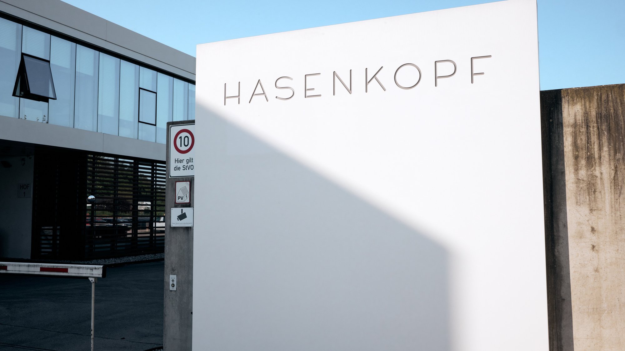 Einfahrt Firmengelände