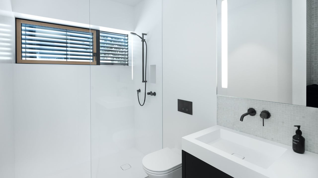 Badezimmer-Waschtisch-Waschbecken-Mineralwerkstoff-Dusche-fugenlos-schwarz-weiss-kontrast