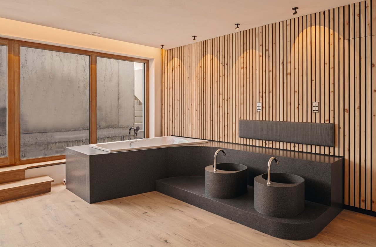 Wellness-Oase-einbaubadewanne-aus-Mineralwerkstoff