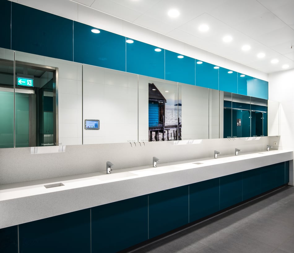 Flughafen-T2-Muenchen-Waschtische-aus-Mineralwerkstoff