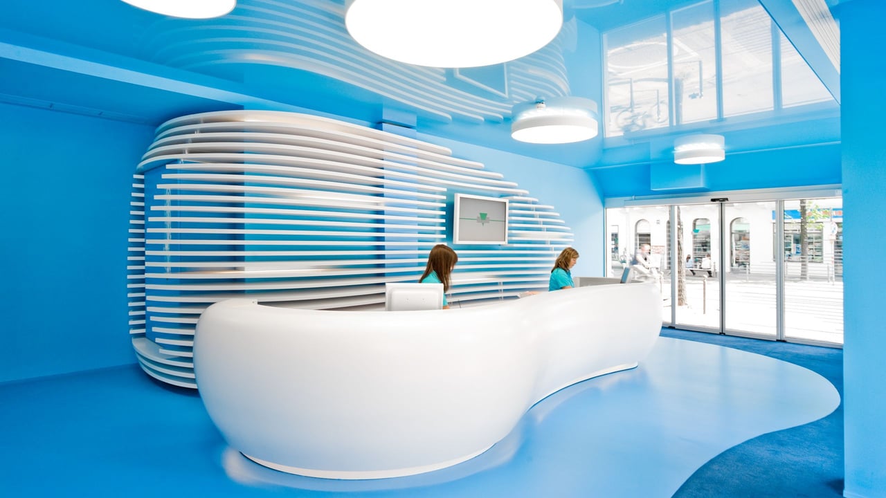 Empfangstheke-aus-Corian-in-Zahnarztpraxis-Prof-Dr-Schnorbach-in-Karlsruhe