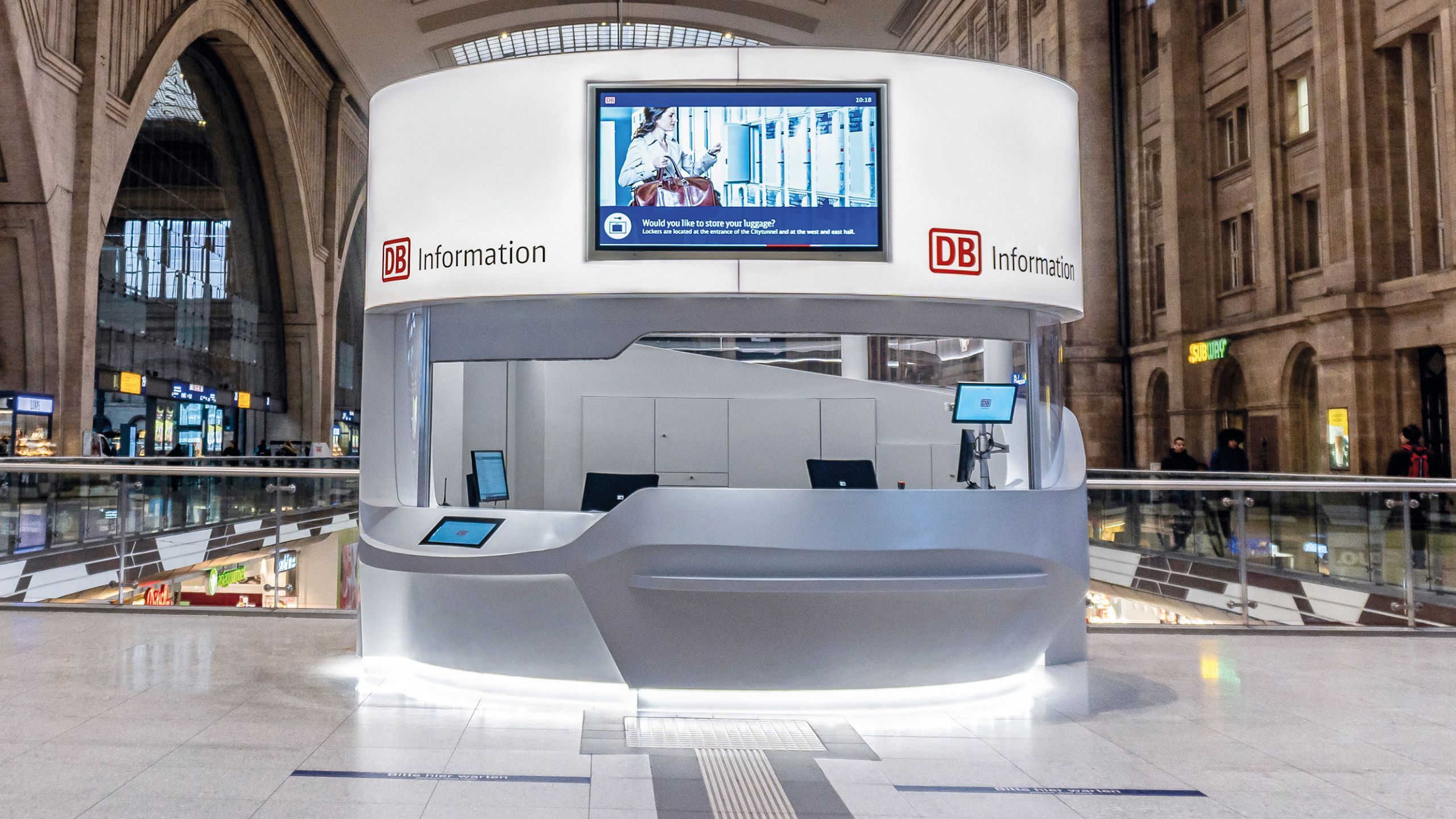informationstheke-der-deutschen-bahn-in-chemnitz-hauptbahnhof