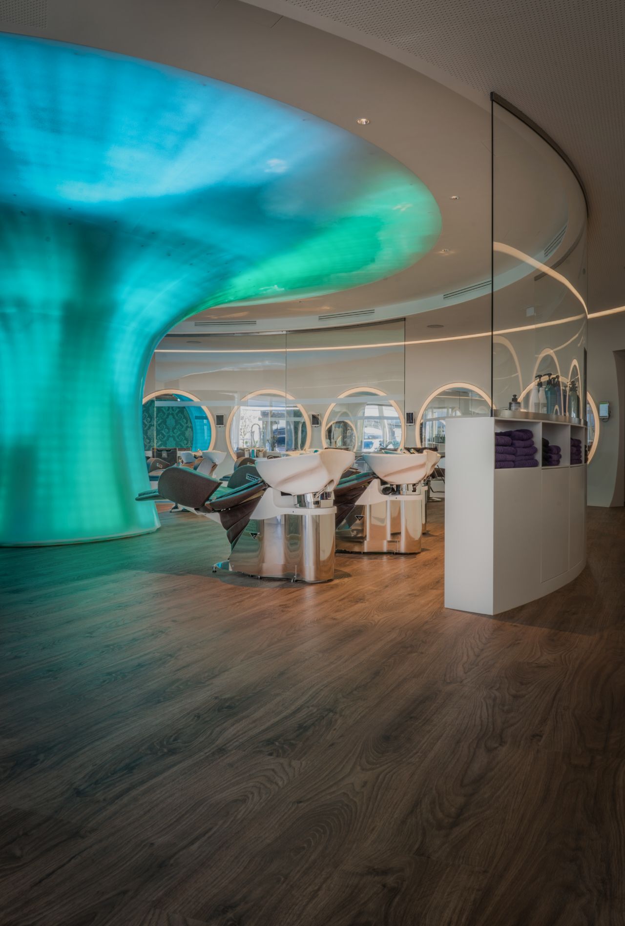 futuristischer-friseursalon-in-hochwertigem-design