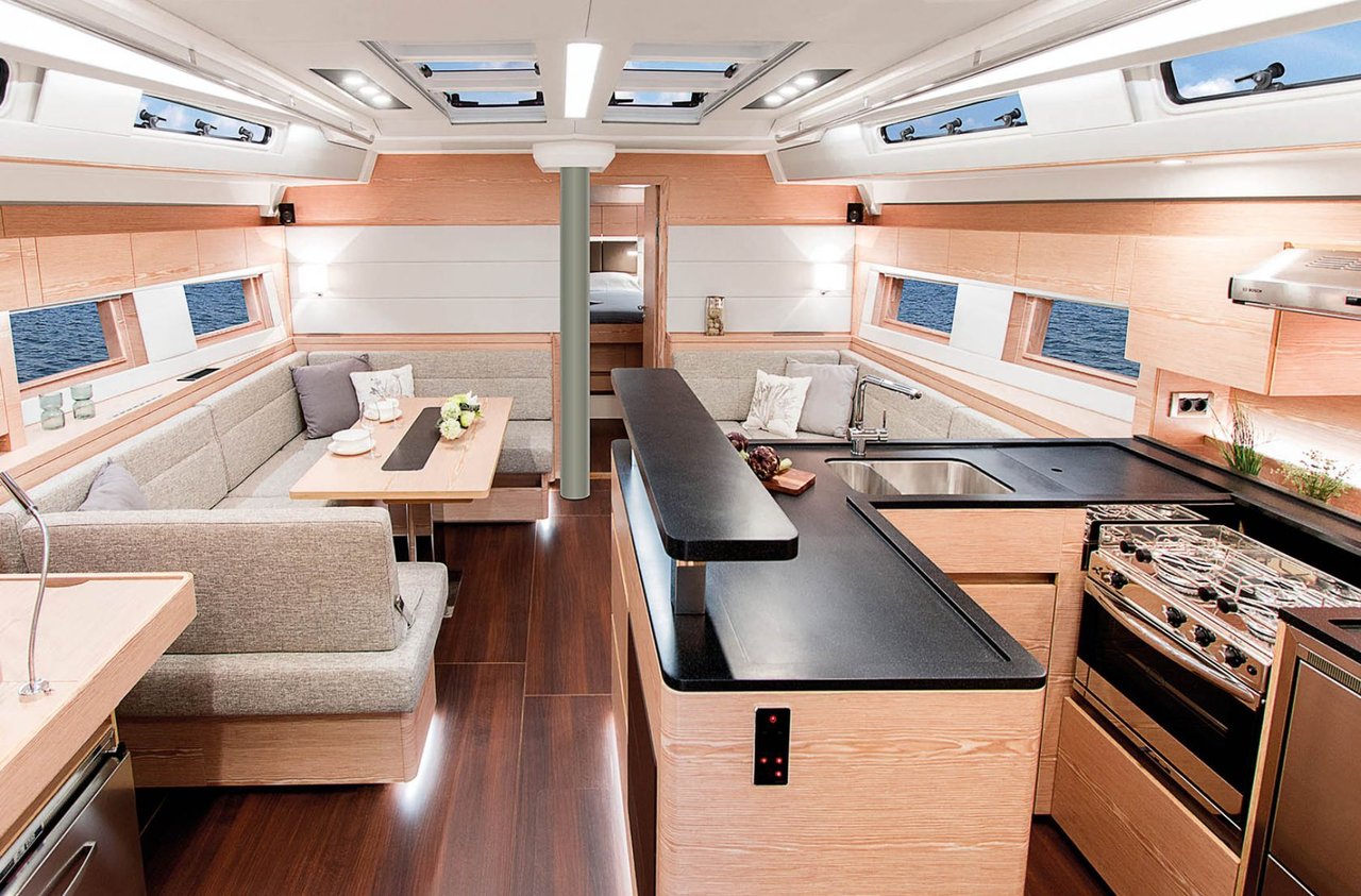 Hasenkopf-Projekte-Hanse-Yachts-Mineralwerkstoff-Interior-Sitzgelegenheiten-Tische-und-Kueche