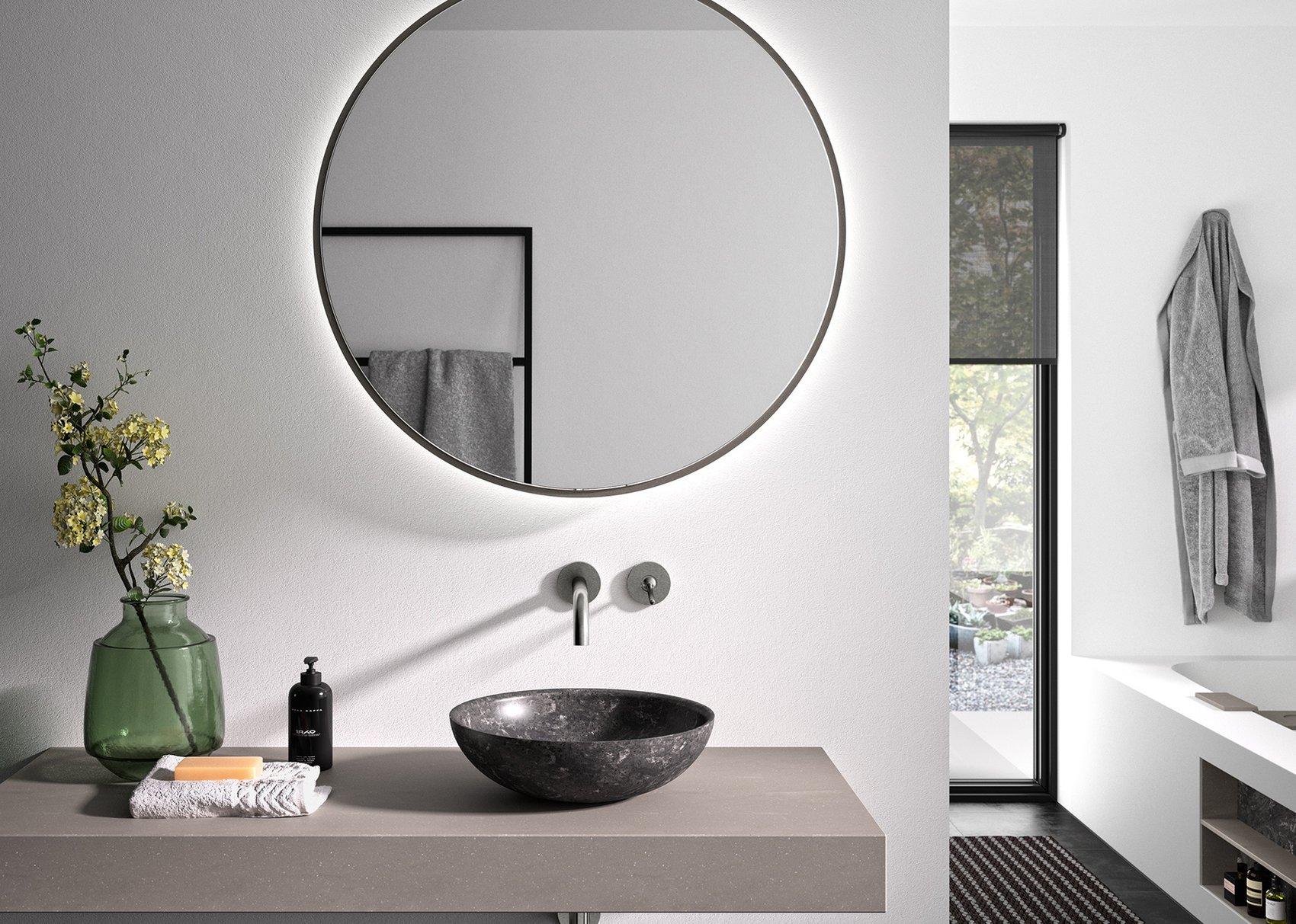 runder-badezimmerspiegel-mit-schwarzem-aufsatzbecken-aus-mineralwerkstoff