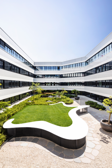 Hasenkopf-DZ HYP-Innenhofansicht-aus-der-Luft-mit-Grünanlage