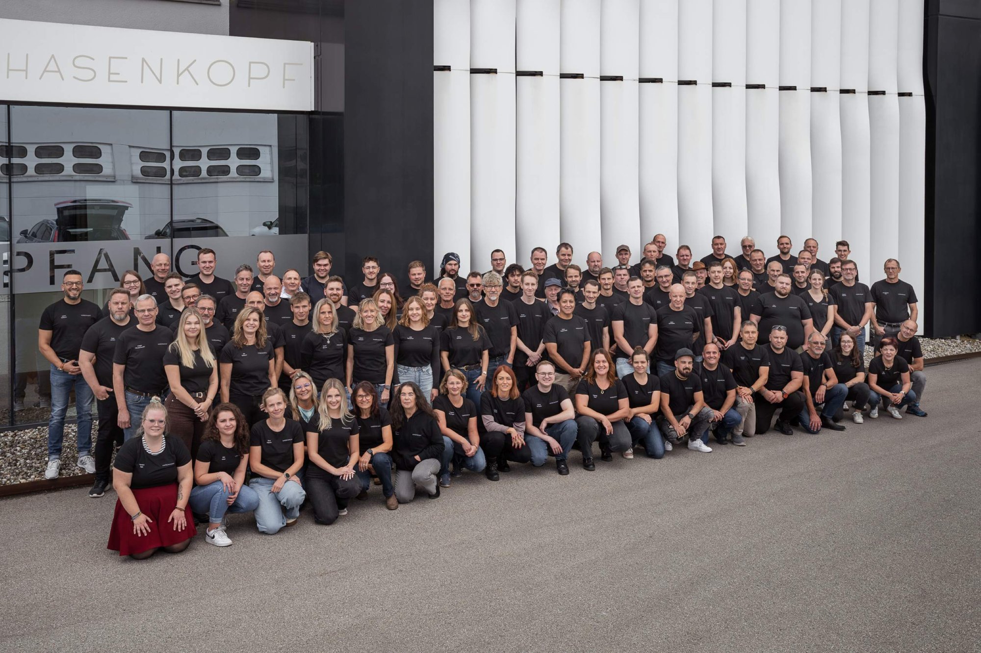 Hasenkopf_Teamfoto_mit_Logo_web_1_09.25