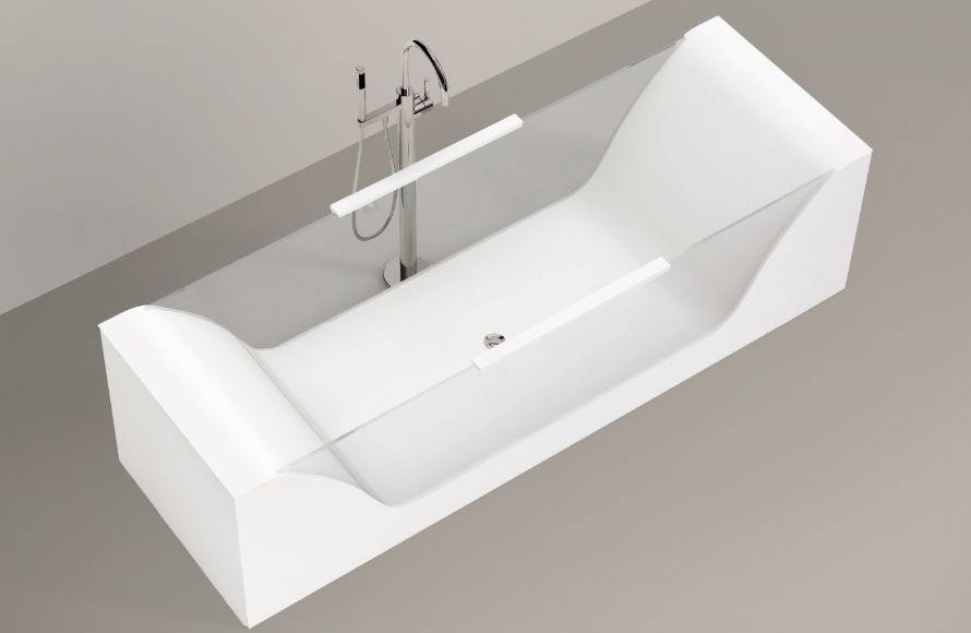 freistehende-badewanne-mit-glasverkleidung