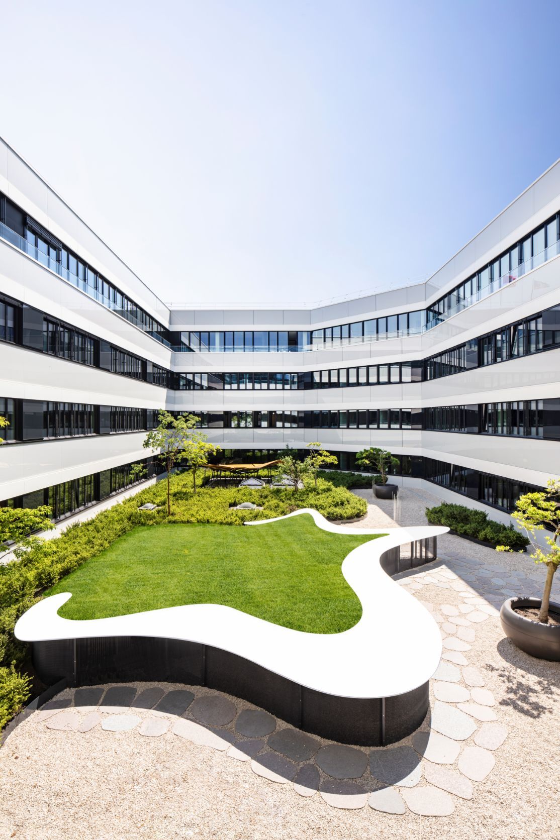 hasenkopf-dz-hyp-innenhof-gestaltung-pflanzenmeer hasenkopf-dz-hyp-innenhof-gestaltung-pflanzenmeer