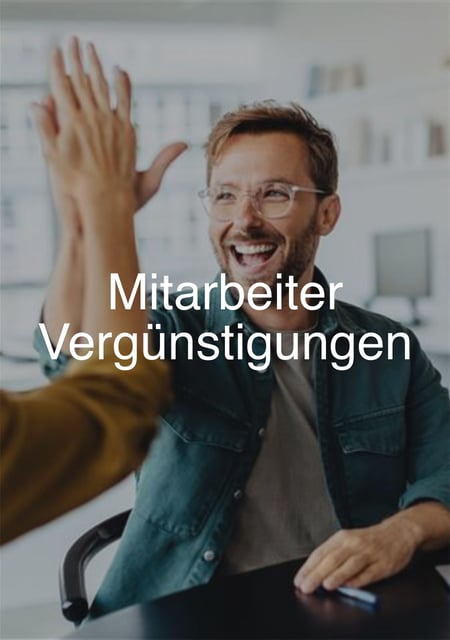 Mitarbeiterverguenstigungen-Titel-bei-Hasenkopf-als-Benefit-fuer-das-Team-Mann-gibt-Highfive
